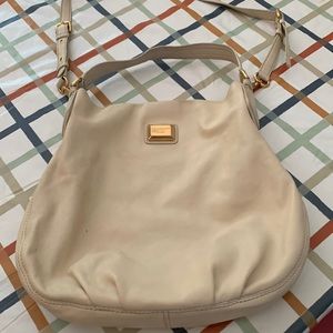 Marc by Marc Jacobs sac en cuir à bandoulière (et ganse pour épaule).